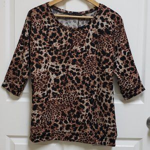 Adrienne Vittadini Womens M Animal Print Top Blouse Button Accent